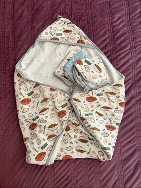 Kids Hooded Bath Wrap with fun Ramen Print includes 3 Washcloths